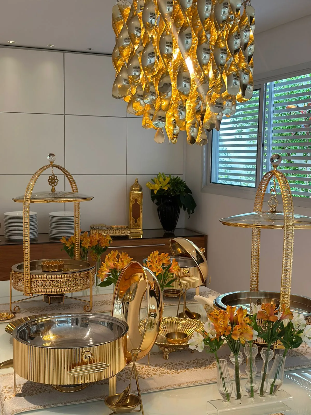 Lustre exclusivo de conchas em evento árabe